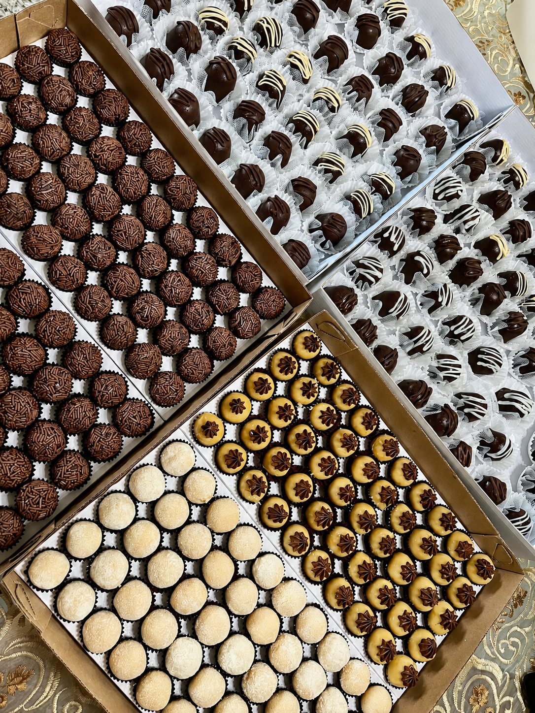 Docinhos gourmet variados em caixas